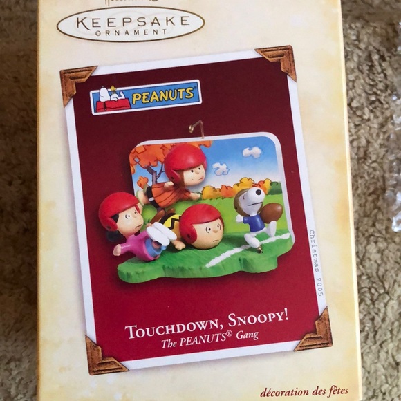 Hallmark Peanuts Gang Touchdown - Picture 1 of 3